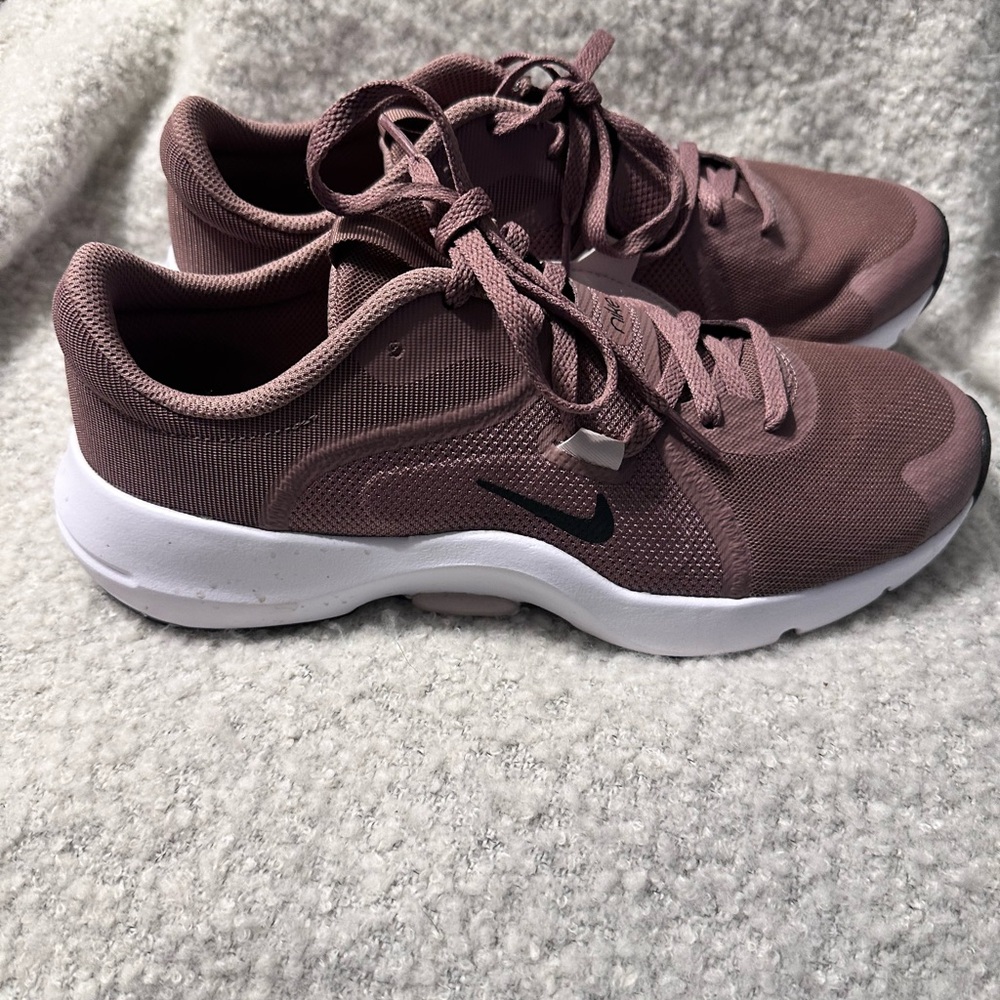 Nike Women's Mauve Athletic Shoes